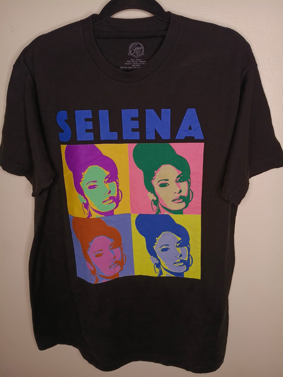 Camiseta Selena Quintanilla Pop Art - Música Latina Vintage (Usada)