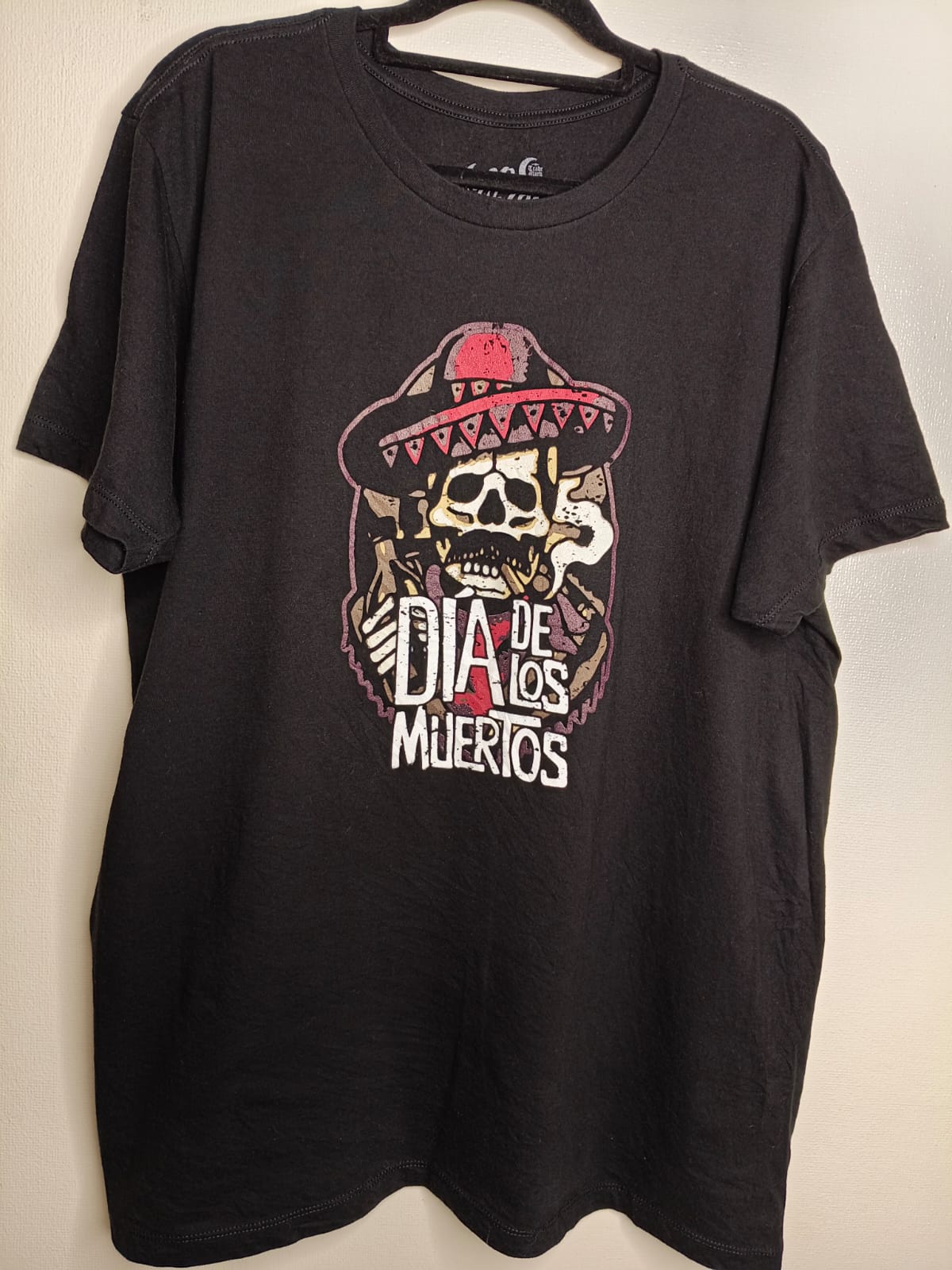 Camiseta Día de Muertos - Calavera con Sombrero (Usada)