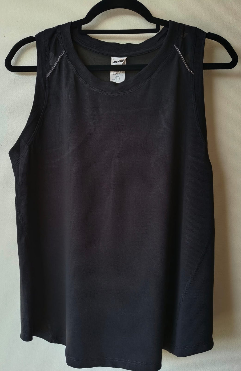 Polera Deportiva Negra AVIA con Espalda de Malla – Sin Mangas (Usada)