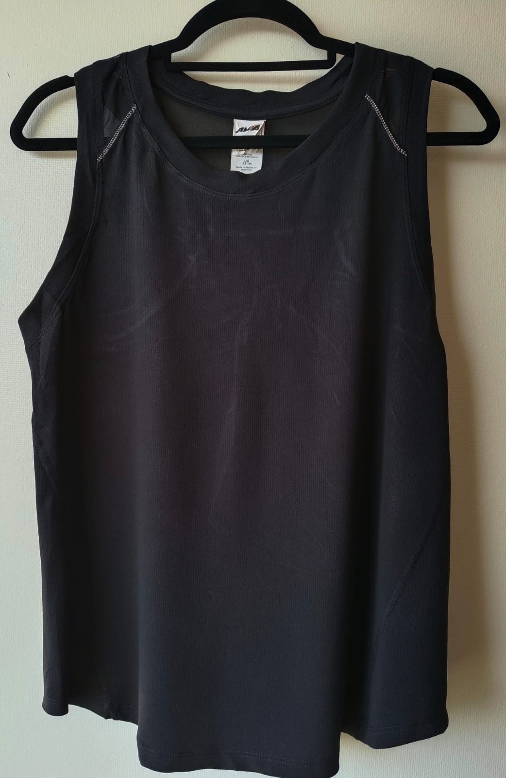 Polera Deportiva Negra AVIA con Espalda de Malla – Sin Mangas (Usada)