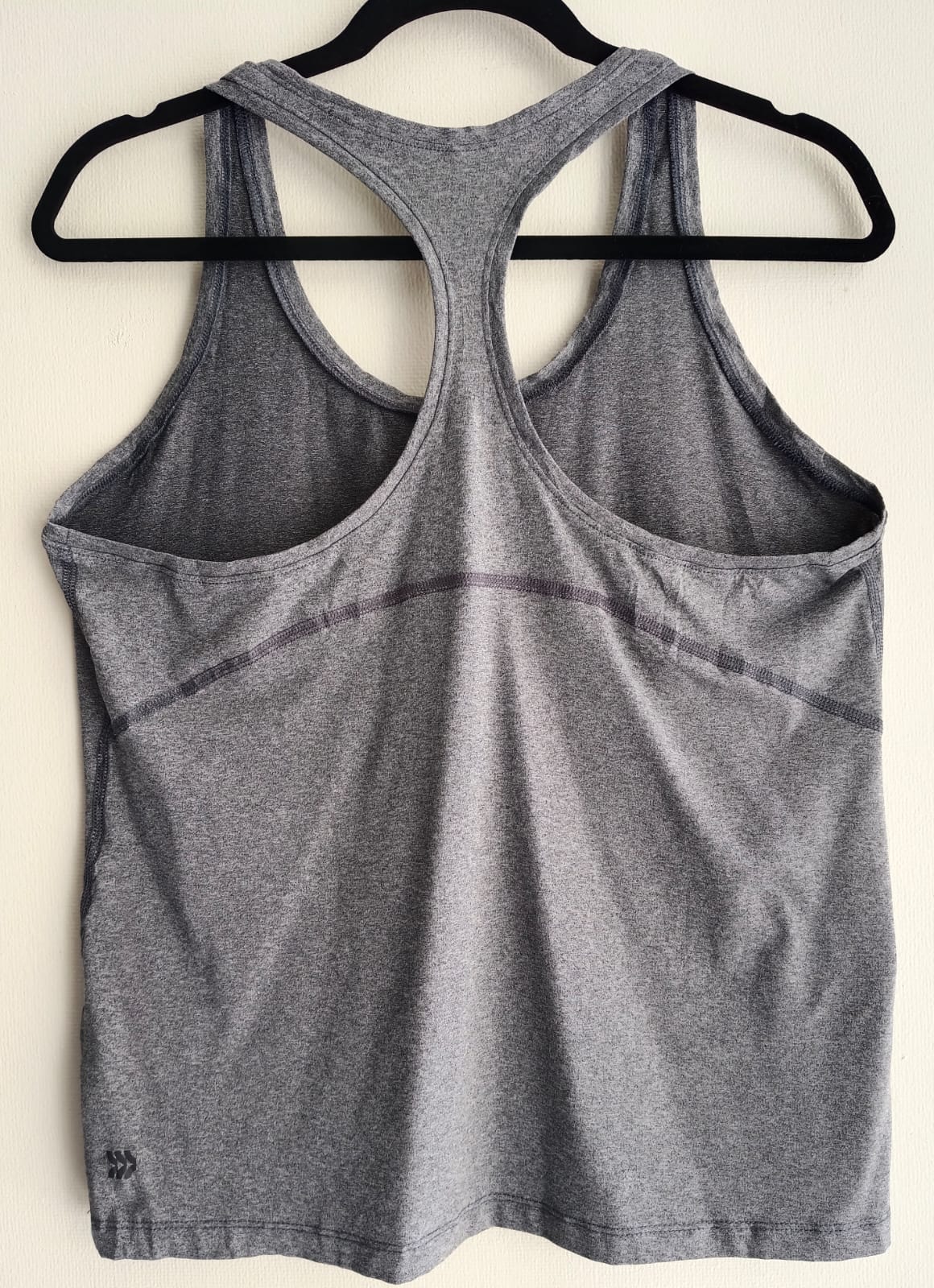 Polera Deportiva Gris Claro sin Mangas – Estilo Racerback (Usada)