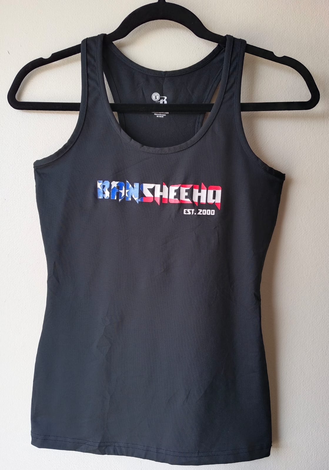 Polera Deportiva BANSHEEQ – Negra Estampada (Usada)