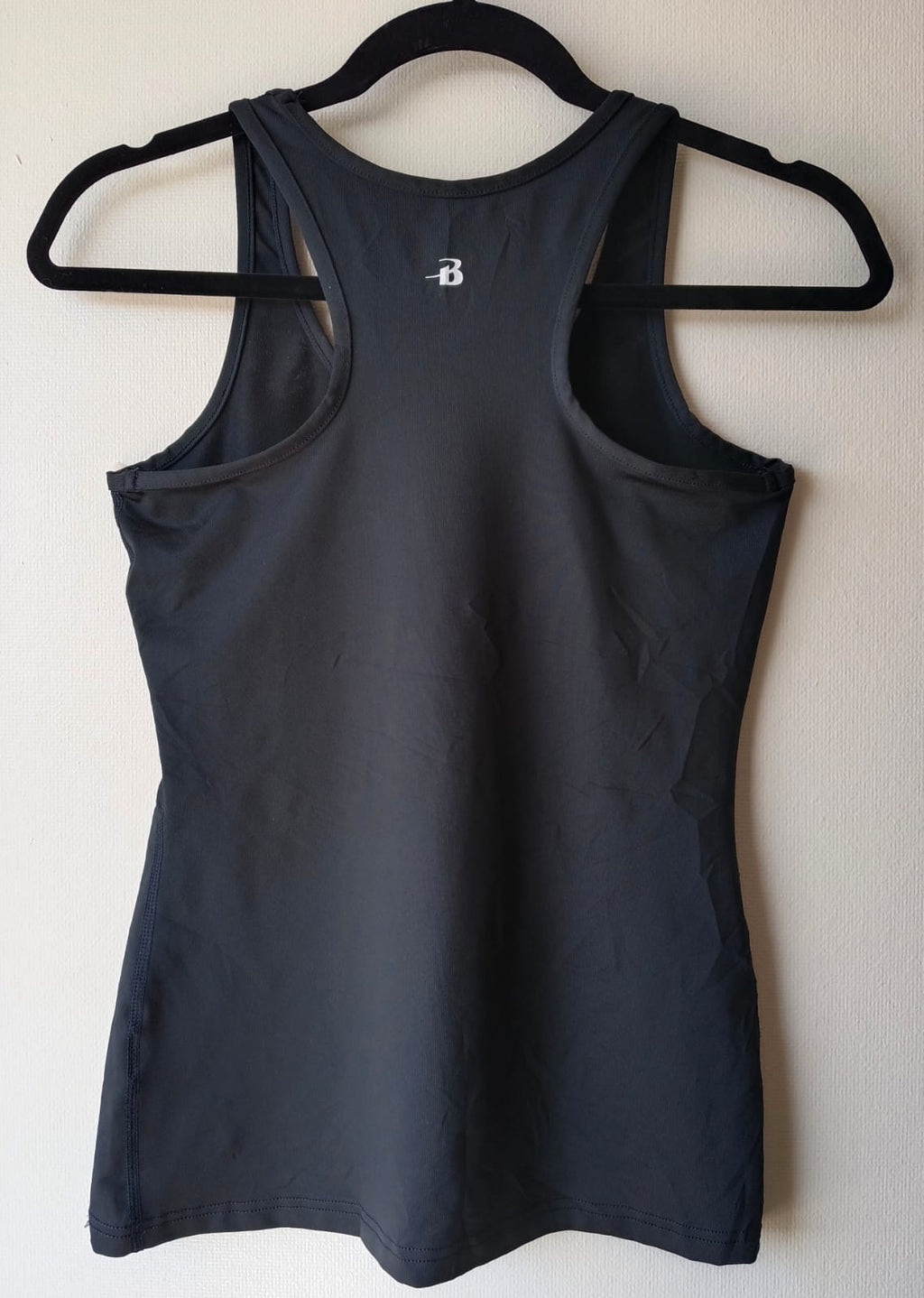 Polera Deportiva BANSHEEQ – Negra Estampada (Usada)