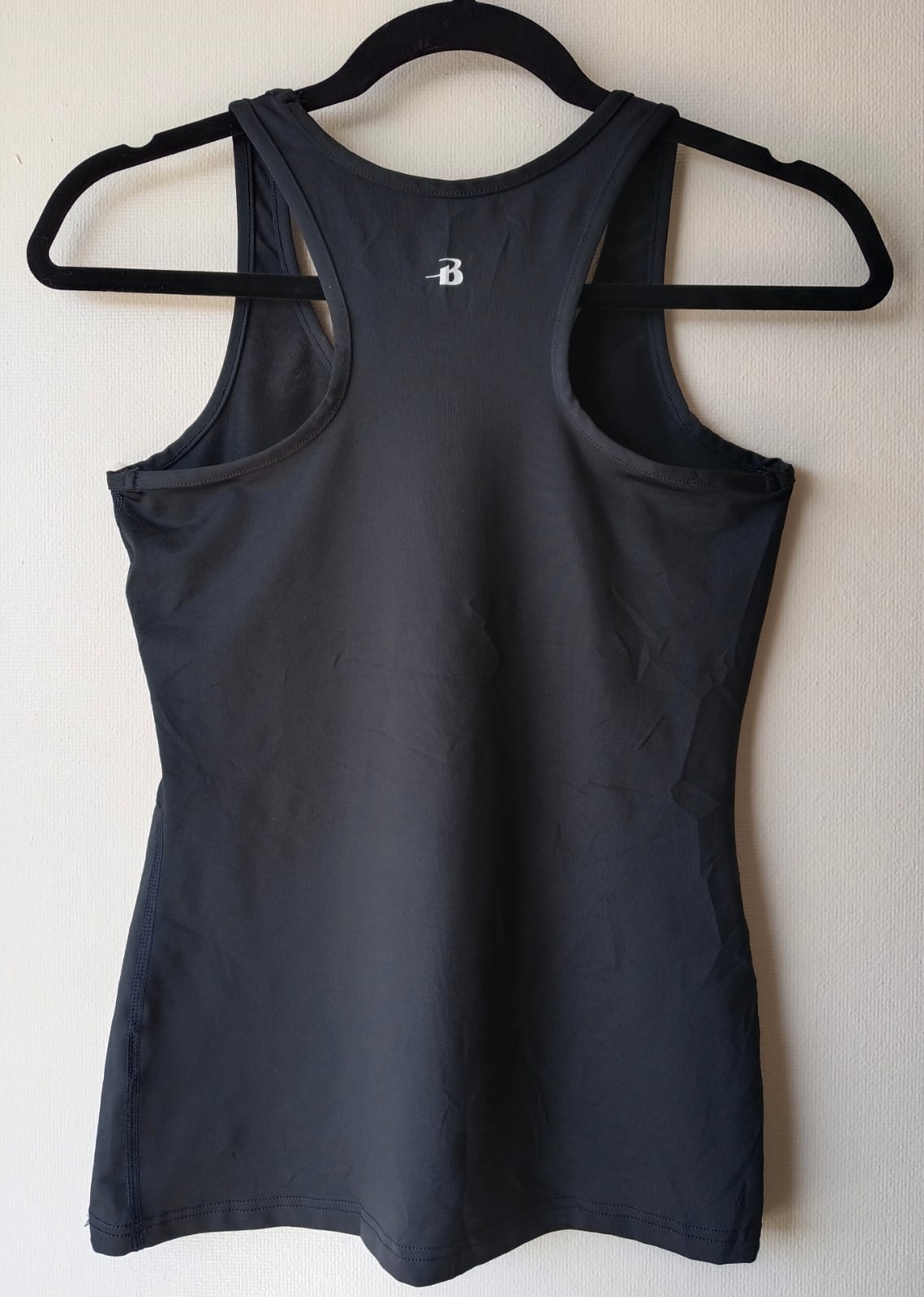 Polera Deportiva BANSHEEQ – Negra Estampada (Usada)