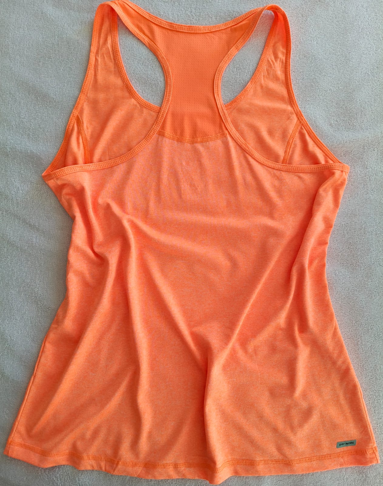 Polera Deportiva Sin Mangas DRY-MORE – Naranja Energía (Usada)