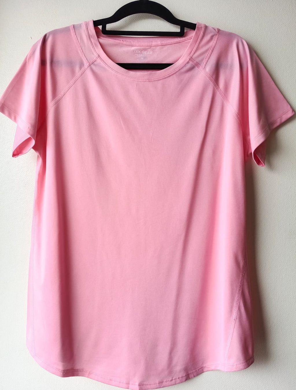 Camiseta Deportiva Rosa Cuello Redondo – Ligera y Transpirable (Usada)