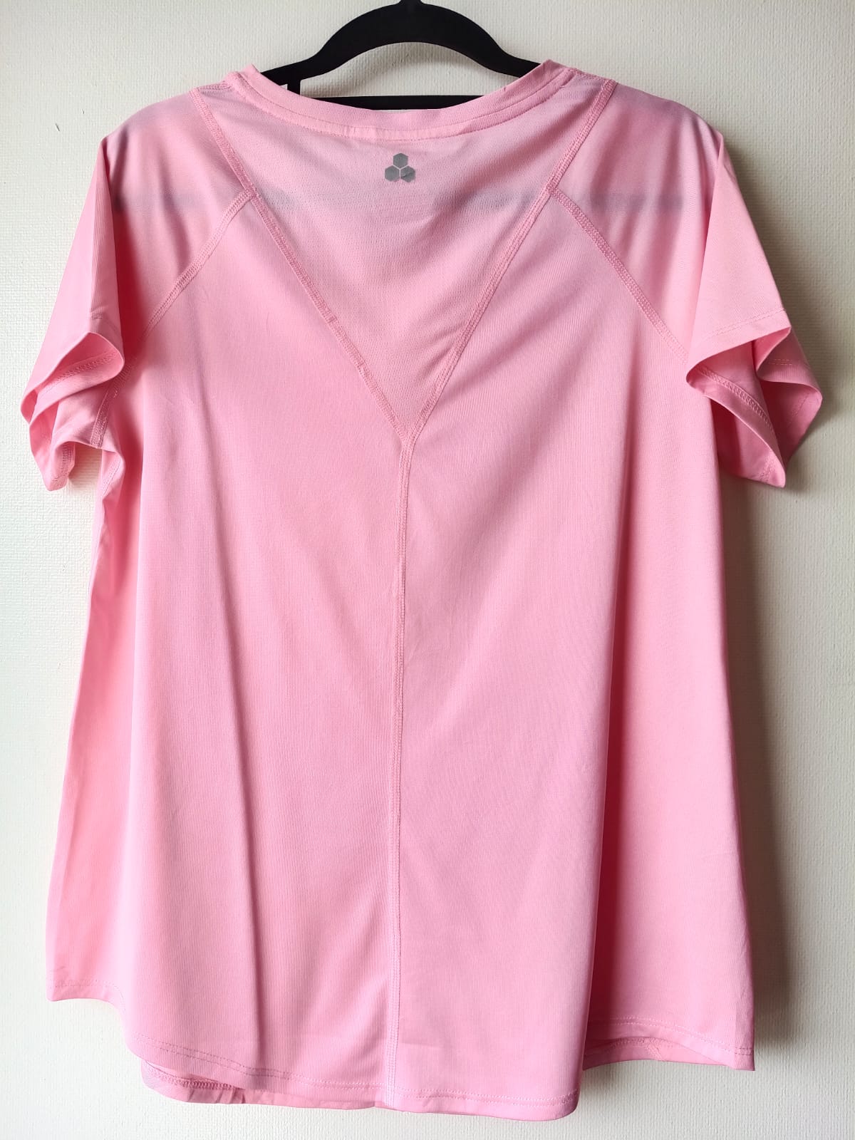 Camiseta Deportiva Rosa Cuello Redondo – Ligera y Transpirable (Usada)