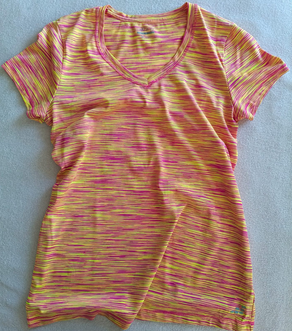 Camiseta Deportiva Multicolor Cuello V – Estilo Activo y Vibrante (Usada)