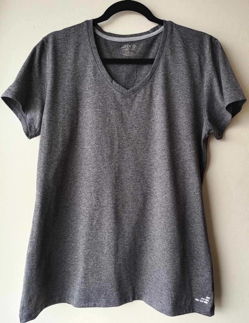 Polera Deportiva Gris Carbón Cuello V Performance - Fitness Gimnasio (Usada)