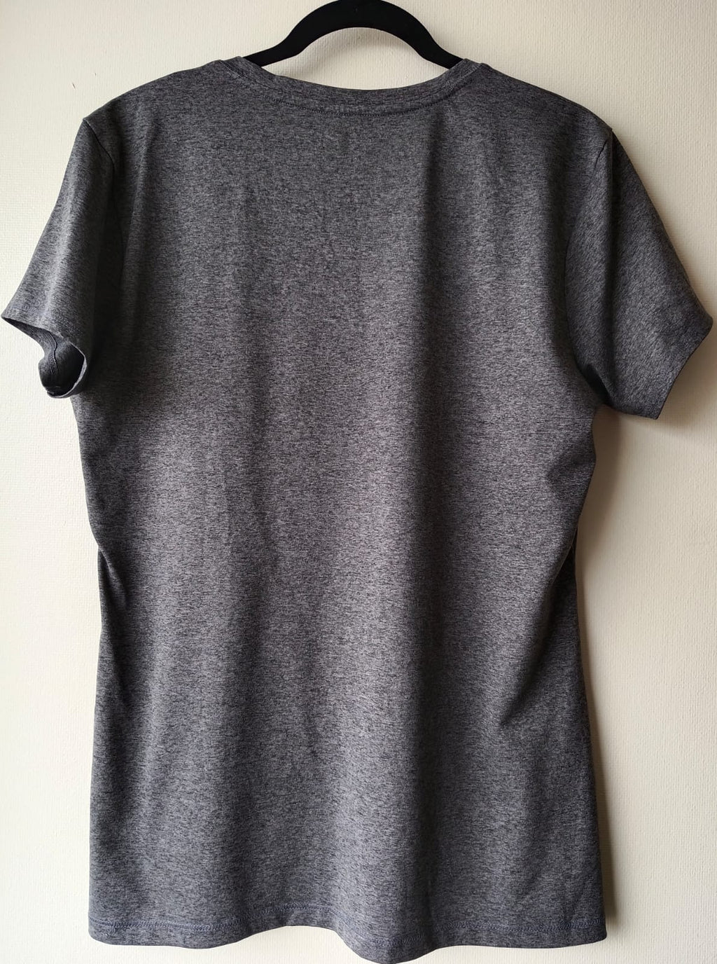 Polera Deportiva Gris Carbón Cuello V Performance - Fitness Gimnasio (Usada)