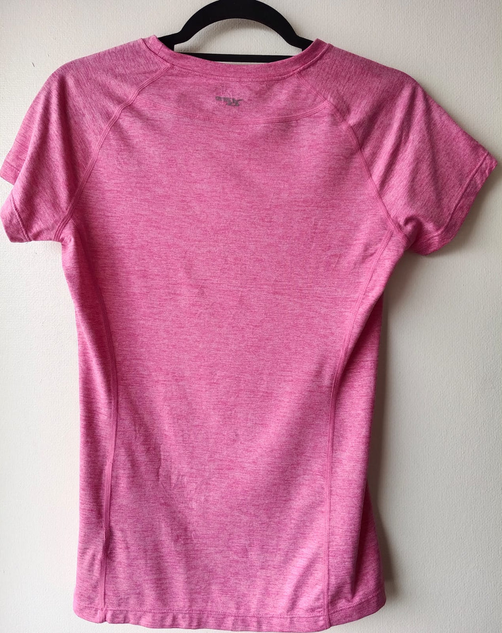 Polera Deportiva Rosa Fucsia Performance - Raglan Fitness (Usada)