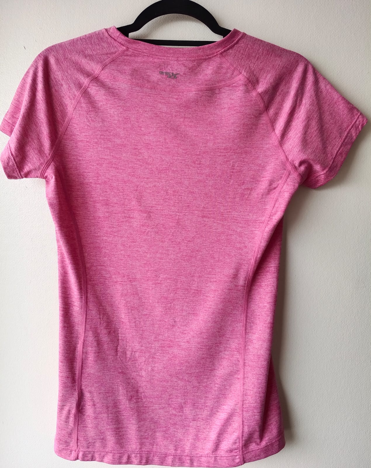 Polera Deportiva Rosa Fucsia Performance - Raglan Fitness (Usada)