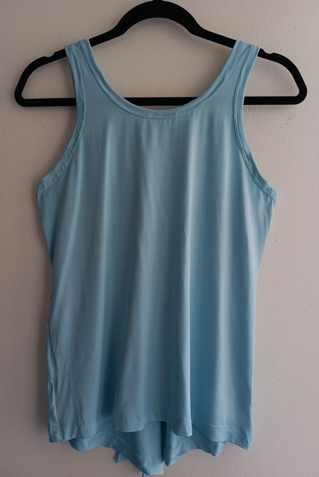 Tank Top Deportivo Azul Cielo Espalda Abierta - Yoga Fitness Performance (Usado)